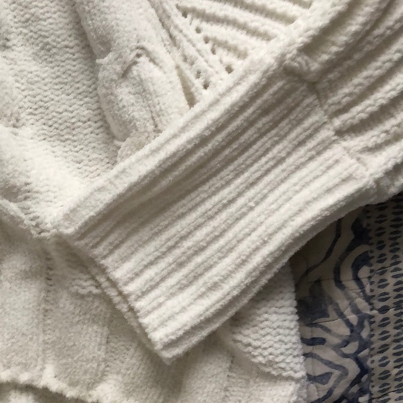 sweater - Picture 2 of 5